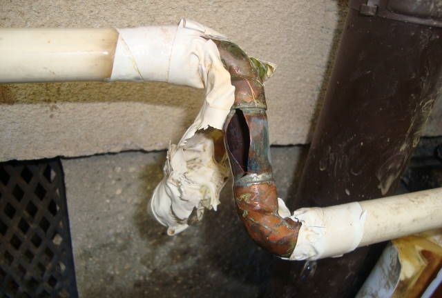 【水道管の水漏れ】凍結で破裂、水が出ない場合の対処方法【広島市】