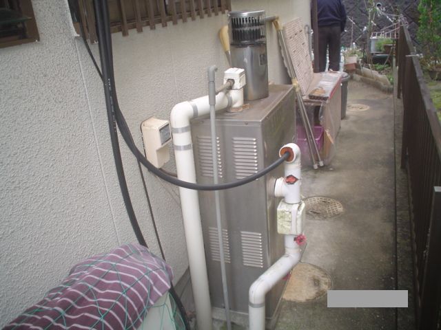 石油給湯器（灯油ボイラー）を廃止、ガス給湯器に取替え。