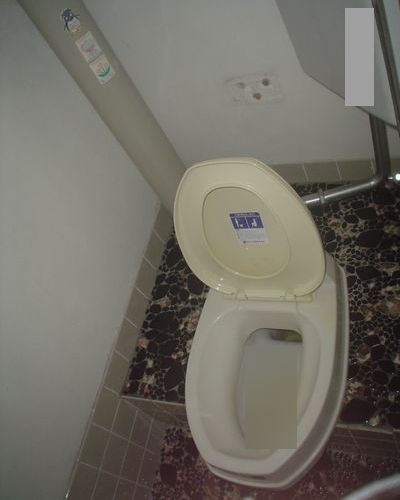 【広島市南区】「トイレの床に水漏れ」原因と修理方法・応急処置方法