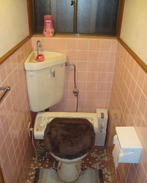 【広島市】トイレ・水道の水漏れ修理方法・パッキン取替え対処方法：トイレの給水口から水漏れ