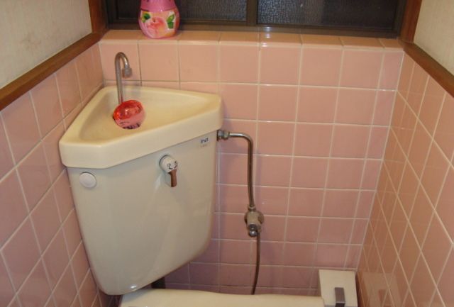 【広島市】トイレ・水道の水漏れ修理方法・パッキン取替え対処方法：トイレの給水管の水漏れ