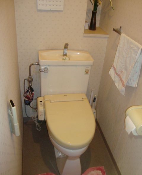 【広島市】トイレの給水パイプから水漏れ・自分でできる修理方法