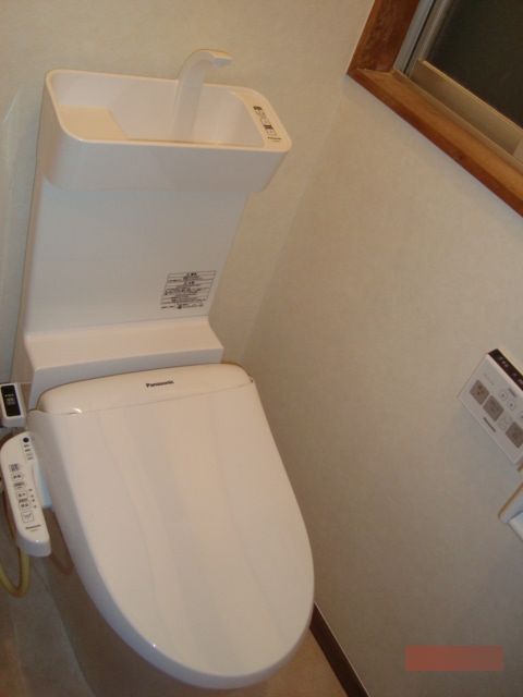 広島市安芸区｜トイレの水漏れ修理・便器の取替え、水道管工事：Panasonic の全自動おそうじトイレ