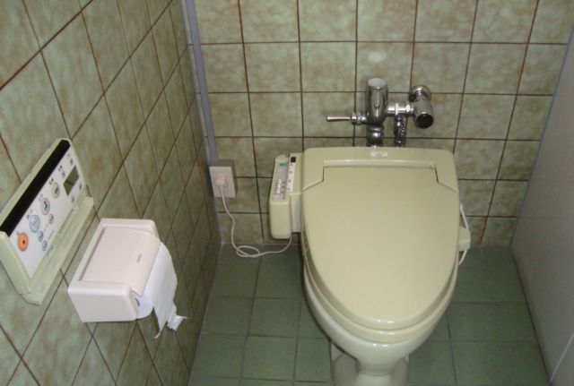 【広島市東区】「トイレの水漏れ・水が出ない」フラッシュバルブ故障