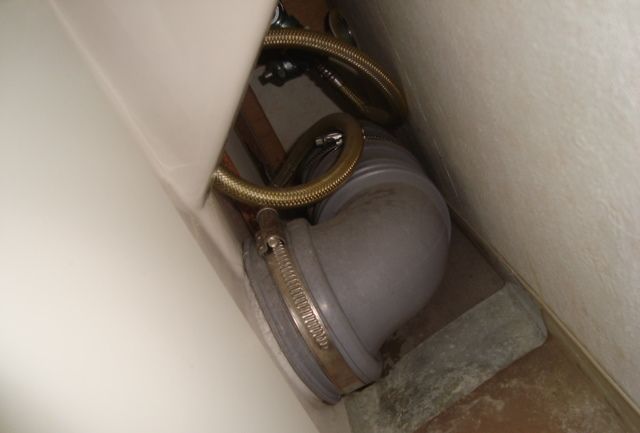 【広島市】トイレの排水パイプから水漏れ・パッキン交換の修理方法