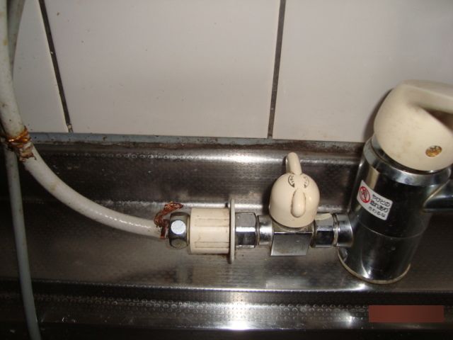 【広島県安芸郡】「台所・キッチン」の蛇口水漏れ・浄水器の分岐金具