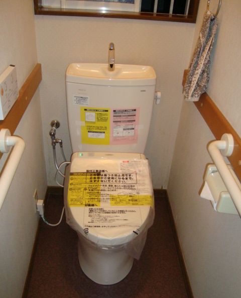 広島市｜トイレの水漏れ！便器交換時期？こんな症状が出たらサイン！