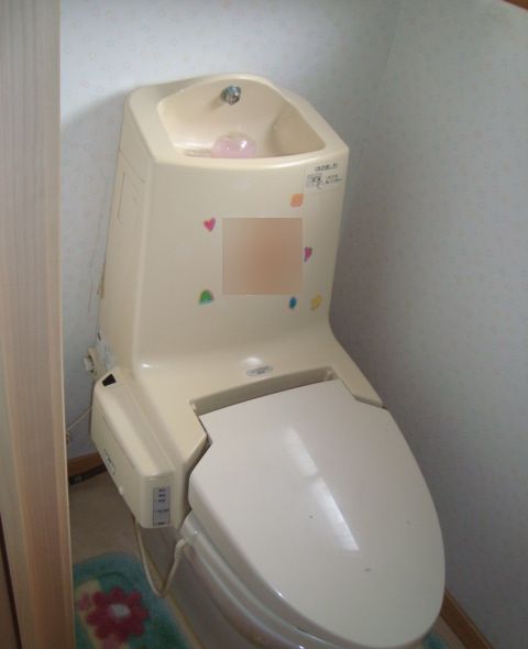【広島市】トイレ水漏れ修理方法・一体型便器の修理費は高額です