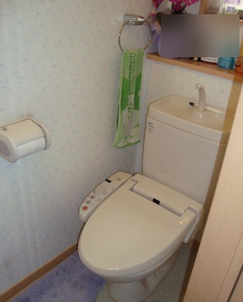 【広島市】トイレ水漏れ・床が濡れている原因は？水漏れチェック方法：トイレ水漏れで床が濡れている