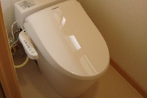 広島市・一体型トイレの水漏れ修理は高額です！