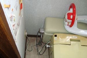 広島市｜トイレの床に水漏れしてるのは何が原因？