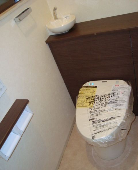 【広島市】トイレの水漏れ修理方法・床に水漏れする原因と対処法：トイレの床からの水漏れの原因
