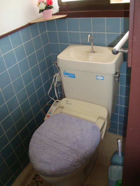 トイレタンクからの水漏れ、原因箇所と修理方法を解説【広島市東区】