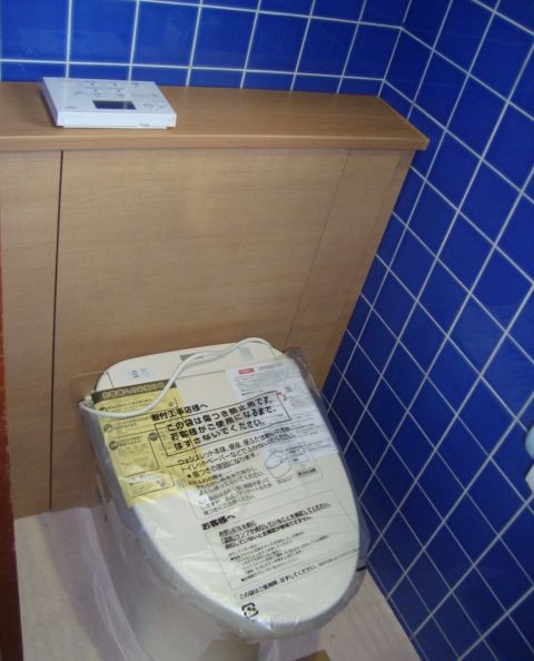 トイレ・便器の取替え：トイレの詰まりを修理した後日にトイレの便器交換