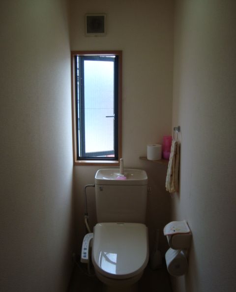 【広島市東区】トイレを流すと便器と床の間から水漏れする原因は？