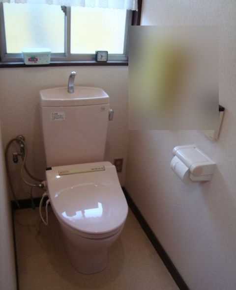 【トイレ床に水漏れ】チェックしたいポイントと対処法【広島市南区】