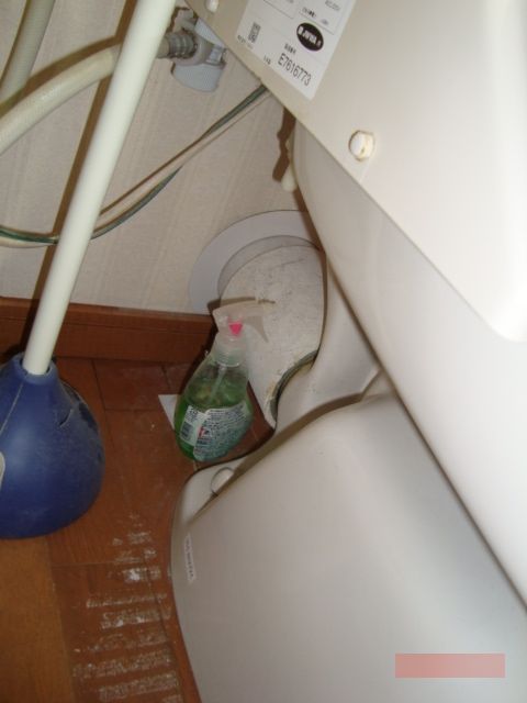 トイレ詰まり、床に水漏れ、役立つ修理道具とその使い方【広島市安芸区】