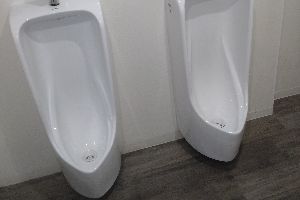 【広島市東区】トイレ・小便器の水漏れ、水が止まらない！修理方法
