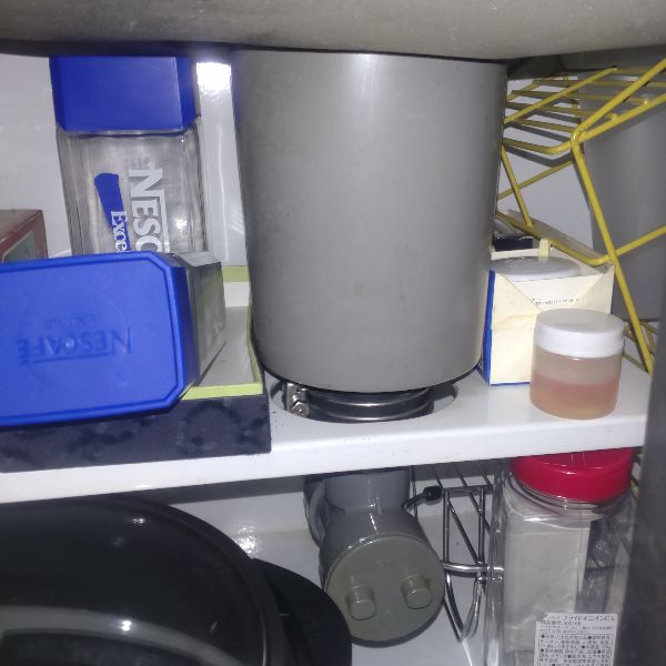 キッチンにはいたるところに給水・排水管があり、それぞれに水漏れの原因があります。