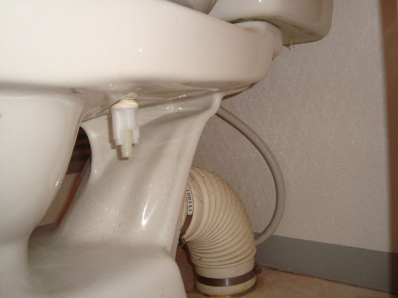 【広島市東区福田】トイレの水漏れ、便器に水漏れ、床が濡れる。