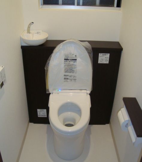 トイレ洋式便器の水漏れ、取替え。