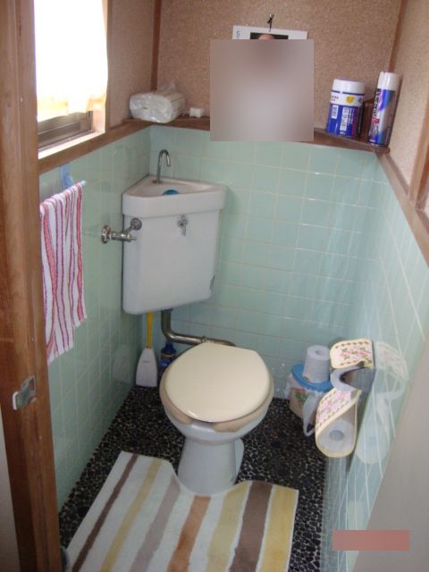 【広島市東区温品】トイレの水漏れ・便器の中に水漏れ、修理方法は？