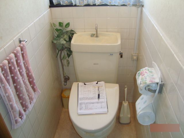 【広島市東区中山】トイレ水漏れ・便器に水漏れ、原因と修理方法
