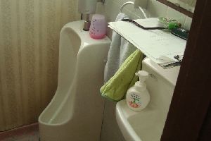 トイレの小便器の水漏れ