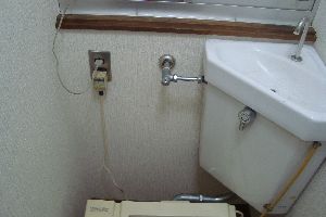 トイレのロータンクから水漏れ！症状と修理を解説