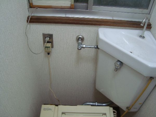 【広島市東区中山】トイレの水漏れ・タンクから水漏れ、修理を解説