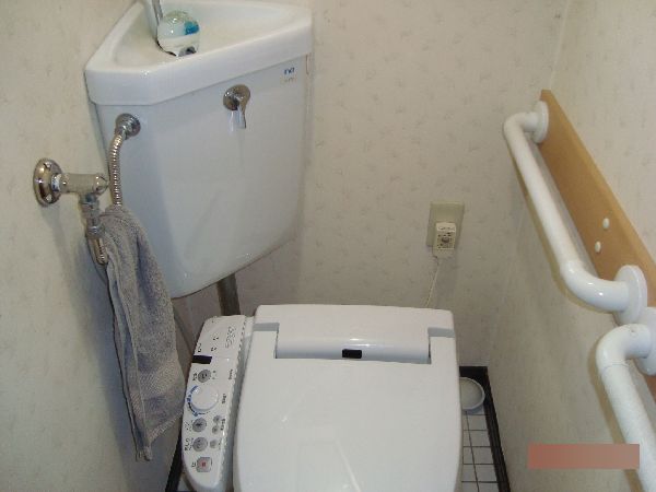 【広島市南区】トイレ水漏れ、便器の中・水が止まらない！原因と修理