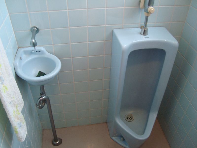 【広島市東区福田】トイレ水漏れ、小便器の水が止まらない原因は？