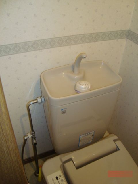【広島市】1階・2階「トイレの水漏れ」タンク部品の劣化？修理方法