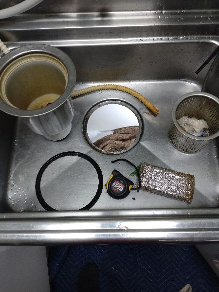 【広島市】キッチン(台所)のシンクから水漏れ！部位別原因と対処法