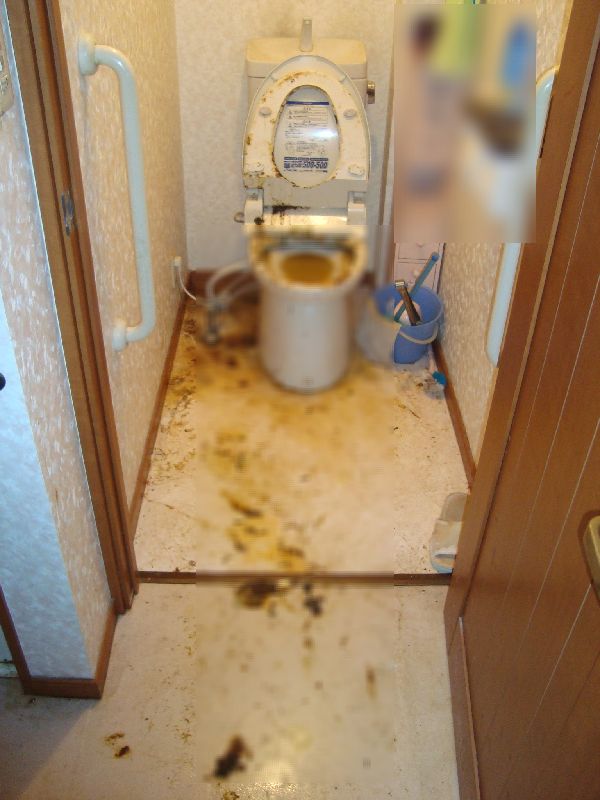 トイレのつまりを解消するのにやってはいけない方法：トイレ便器のつまり逆流・あふれ