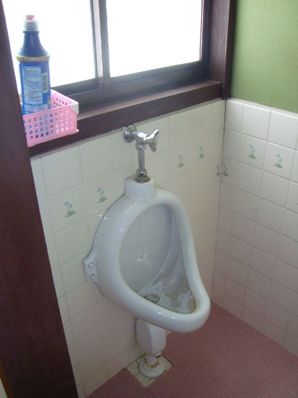 【広島市安芸区中野】トイレつまり、小便器のつまり原因と直す方法