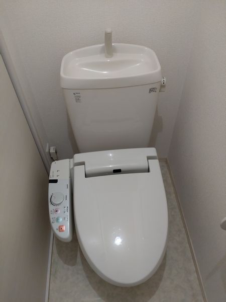 INAXシャワートイレの水漏れ・ 故障・購入・交換方法【広島市】