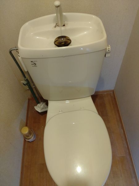 トイレタンクの水が流せない！フロートバルブゴム玉の鎖が切れた！