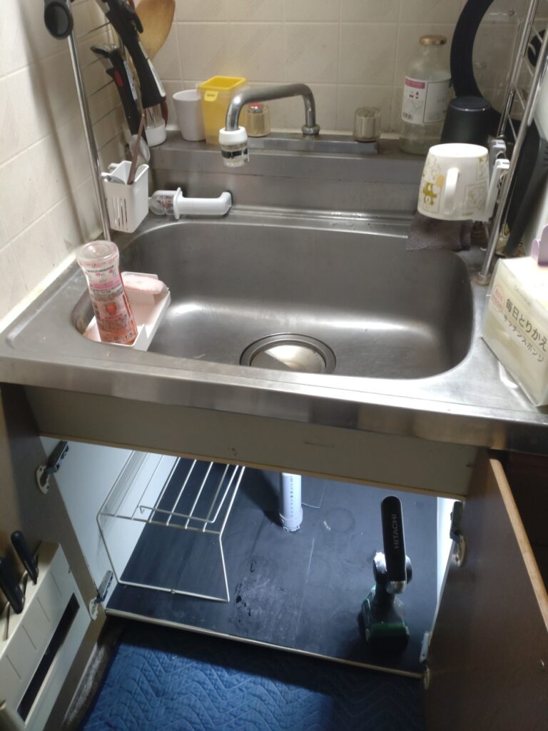 漏水｜２階から１階に水漏れ！原因と修理方法