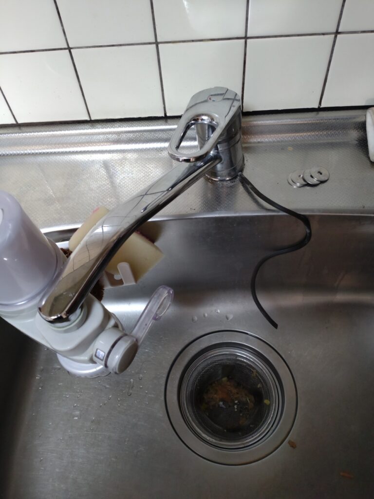 蛇口のぐらつき！流し台のワンホール混合栓がぐらつく！